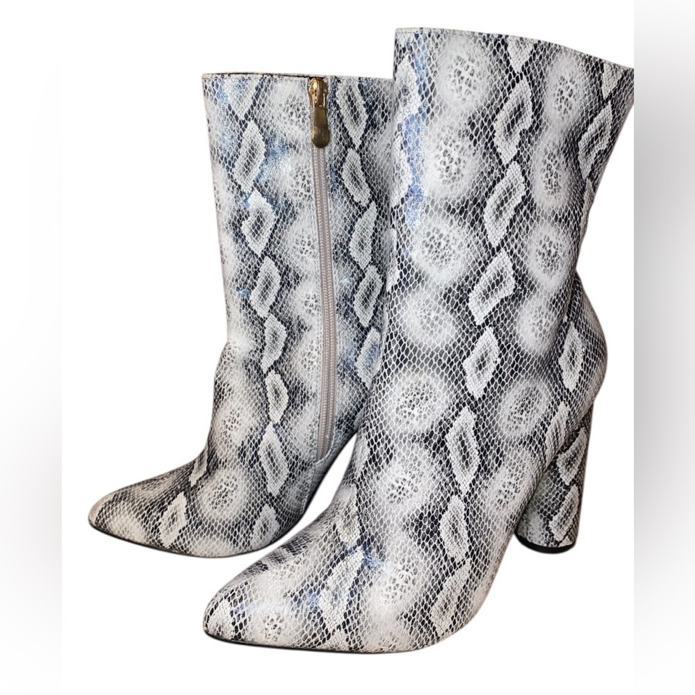 FASHION NOVA “Midnight Lover” Snake Print Ankle Boots Black and White Size 9M - Picture 3 of 11